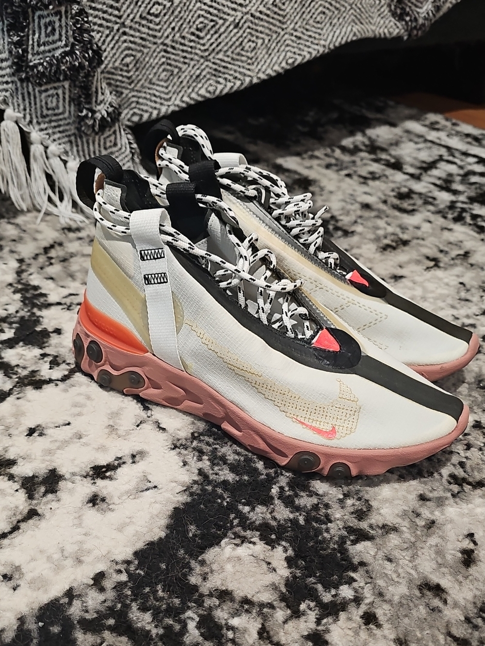 Nike React Runner Mid WR ISPA in the Summit White Wmns 6